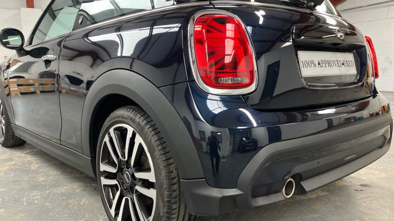 MINI Hatchback 1.5 Cooper Exclusive 3dr Auto Petrol Hatchback